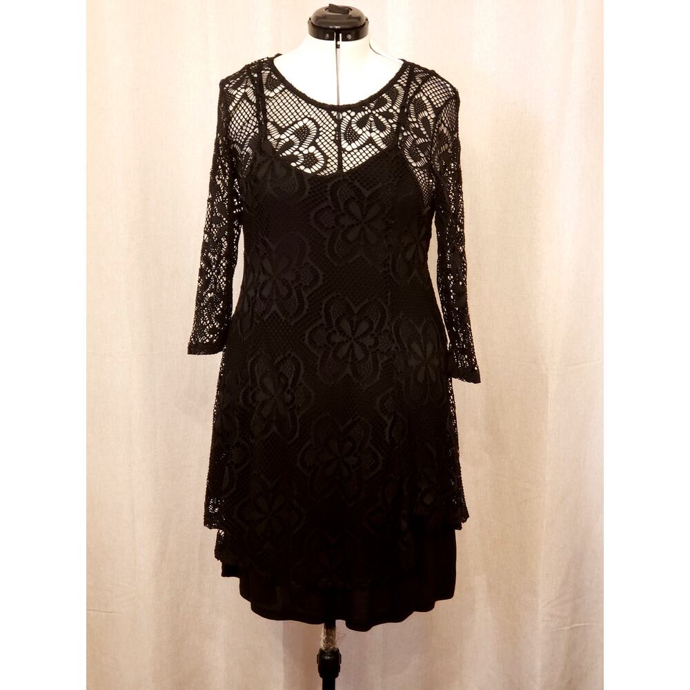 The Paragon Black Lace Two‑Piece Dress Set - Picture 3 of 9